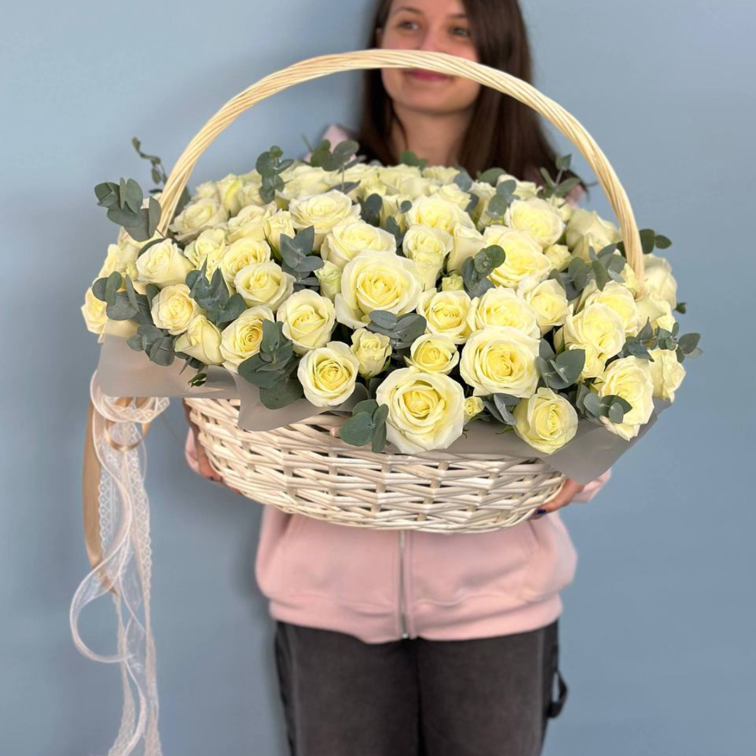 101 мини роз в корзине 