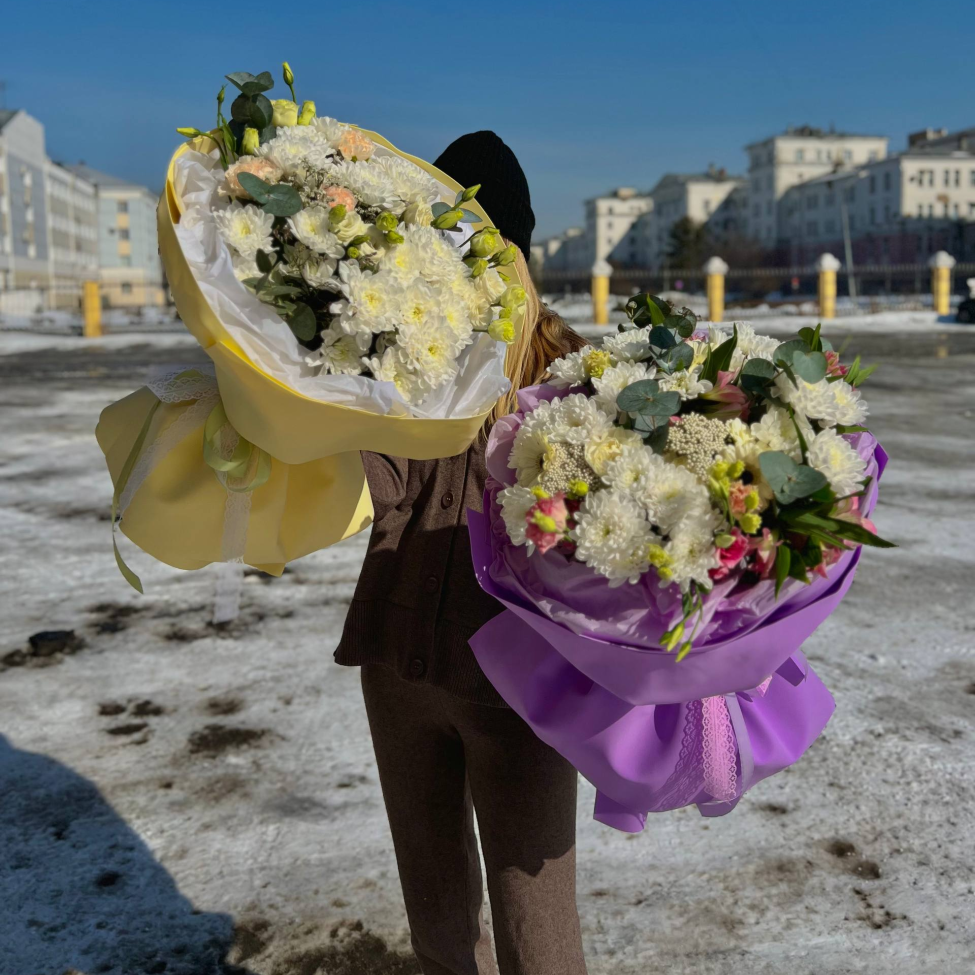 Пышные яркие микс букеты