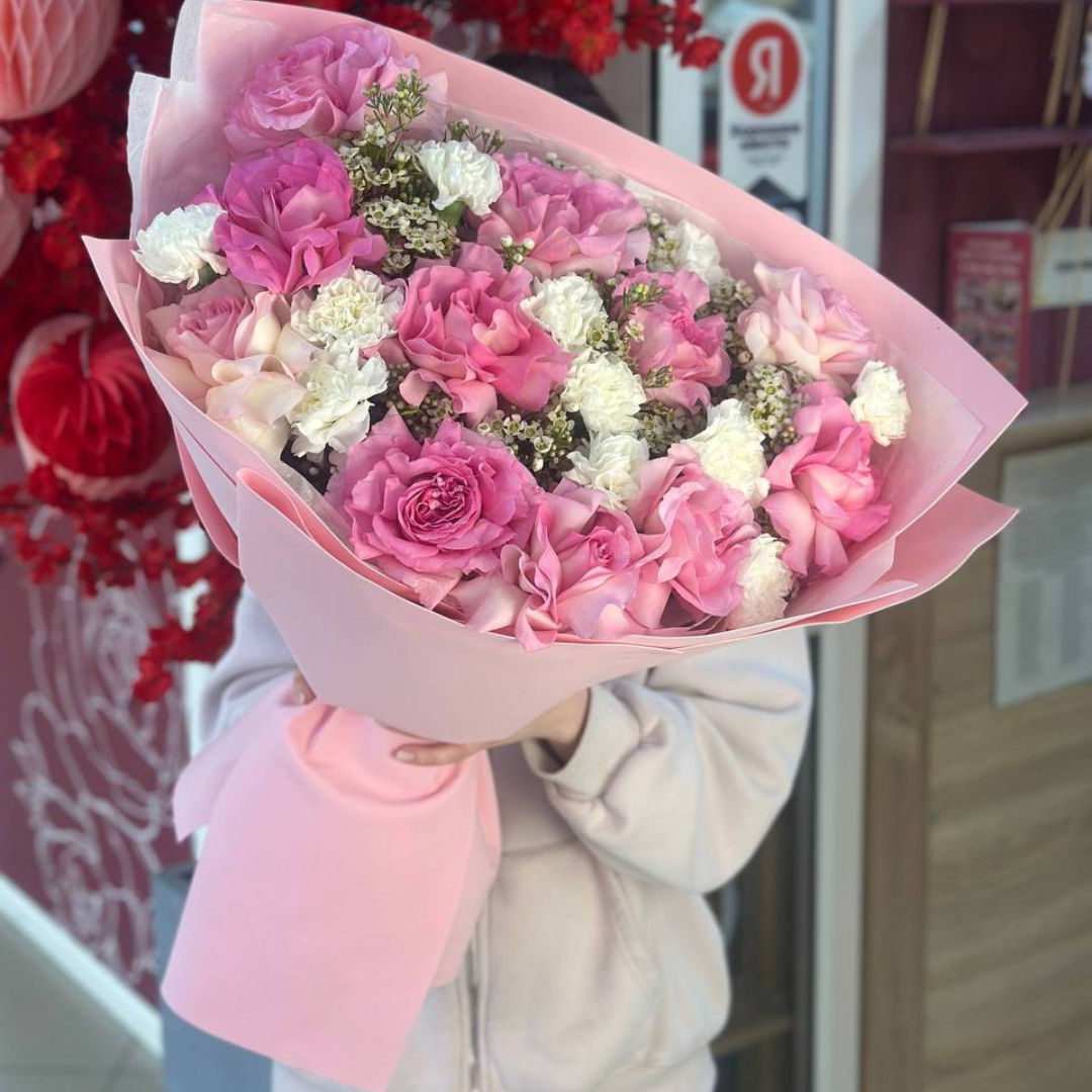 Букет с французской розой и диантусами 