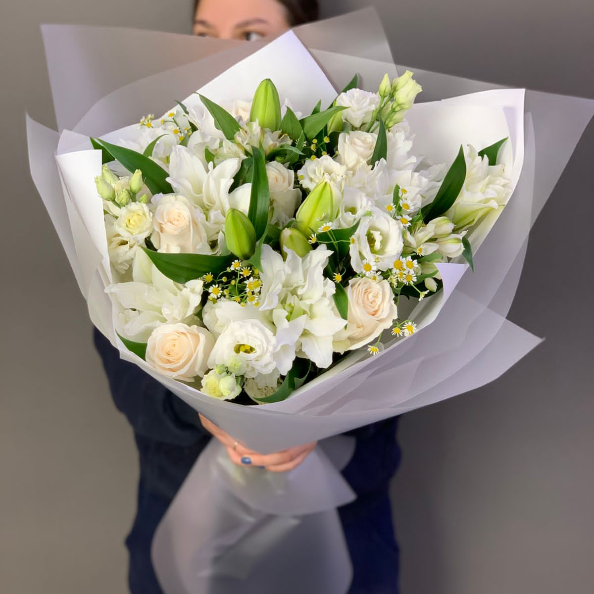 Гигант с лилией