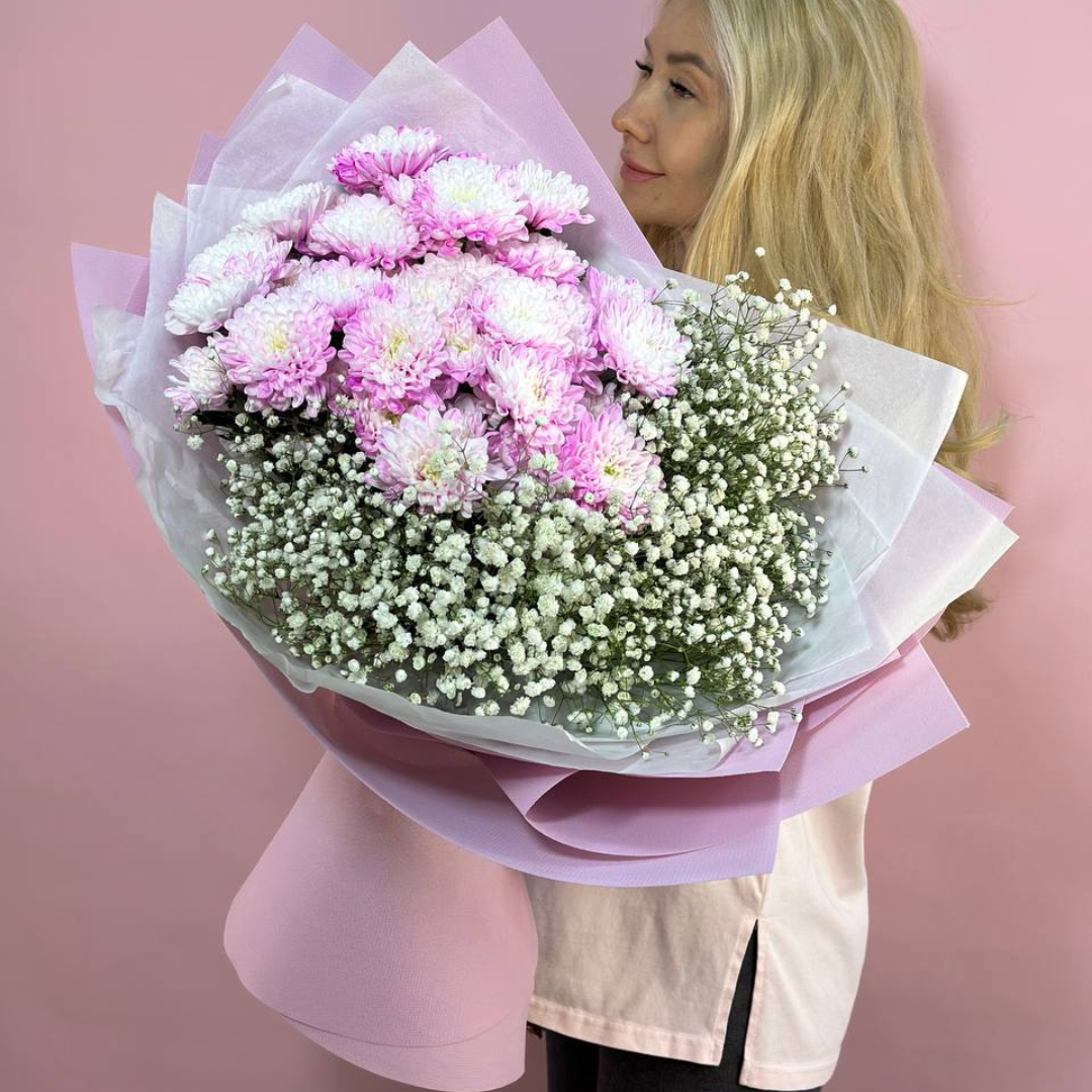 Букет с гипсофилой  и хризантемой