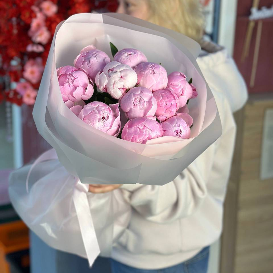 11 пионов