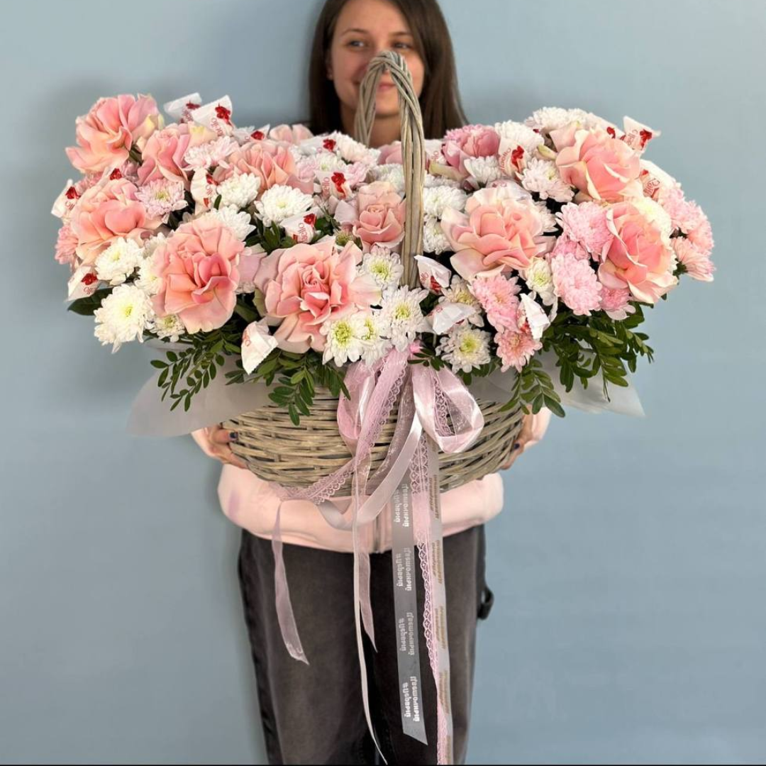 Корзина с Французской Розой и конфетами 