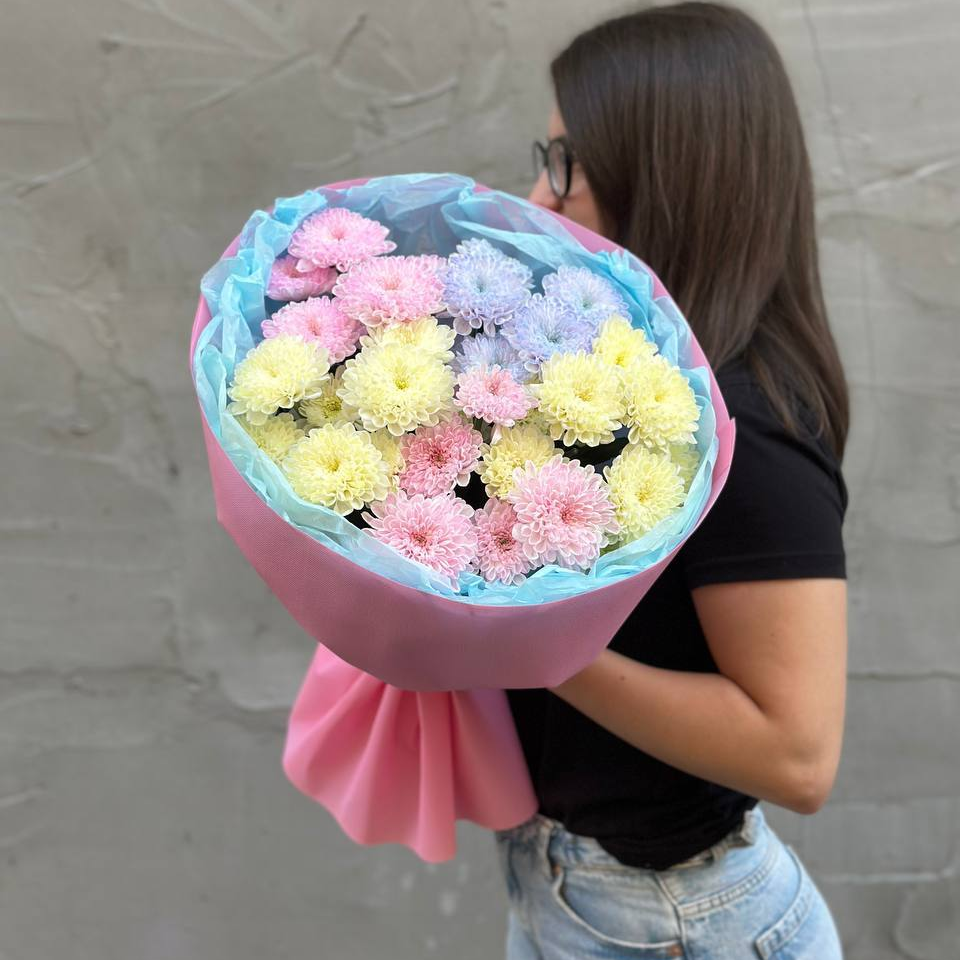 Стойкий букет из 5 хризантем
