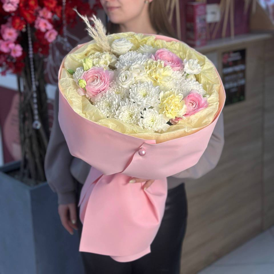Нежный букет с Ранункулюсами
