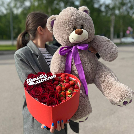 Клубника в Коробке сердце 