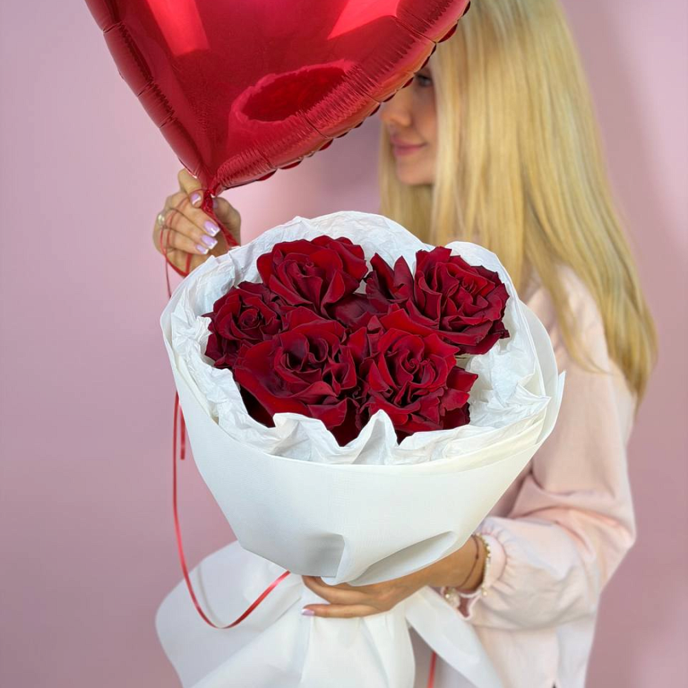 5 французских роз и шар