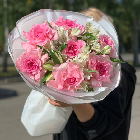 Букет с французскими Розами и альстромерией