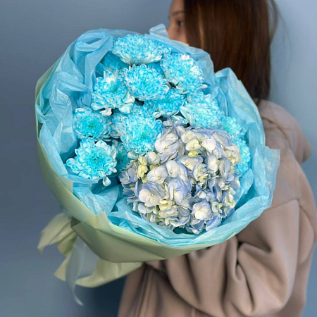 Букет с хризантемой и гортензией