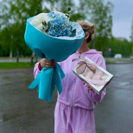 Букет и клубника в шоколаде 