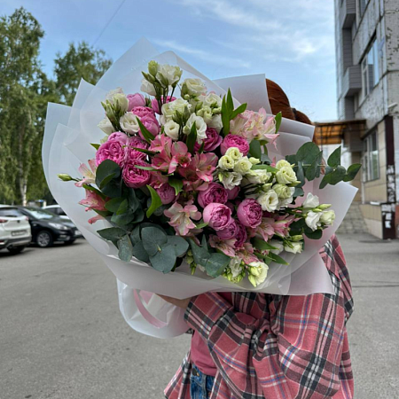 Нежный микс с альстромерией