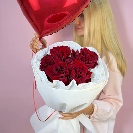 5 французских роз и шар