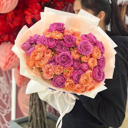 15 пионовидных кустовых роз 