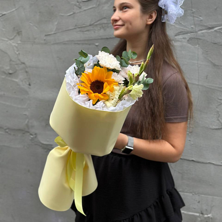 Букет с подсолнухом и гладиолусом 
