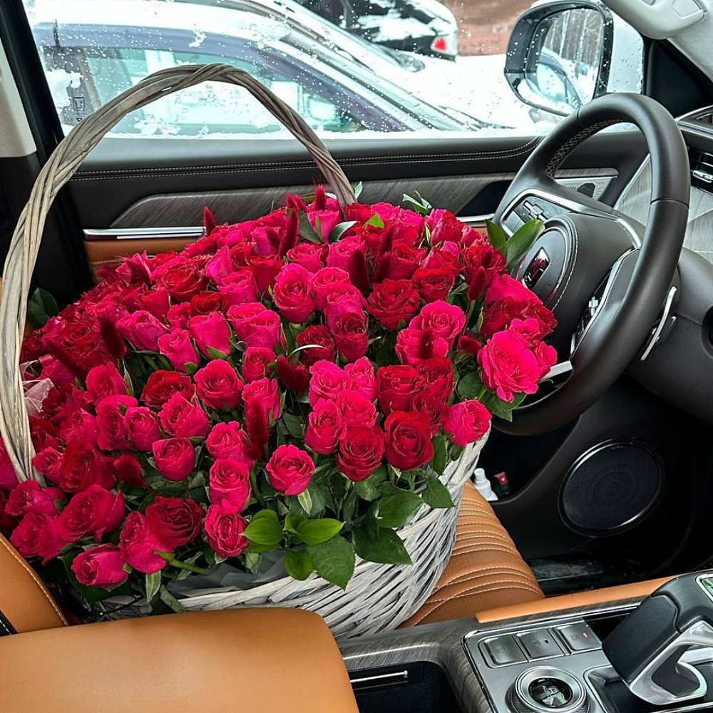 151 роза в корзине 