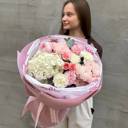 Нежный микс с пионом и гортензией