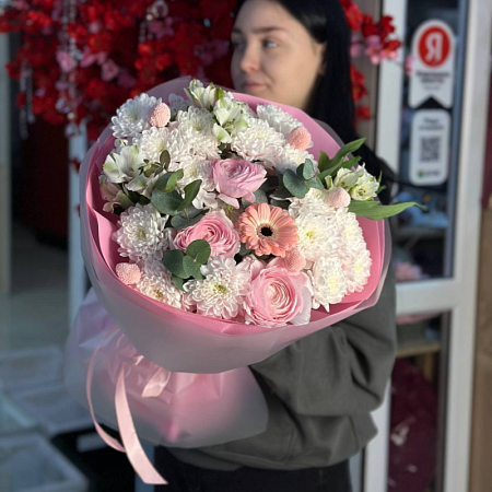 Букет с Ранункулюсами и герберой 