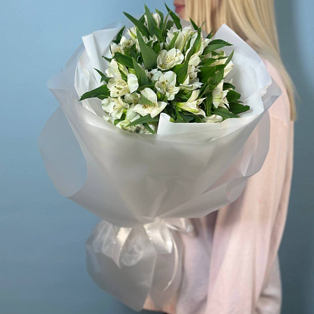 7 белоснежных альстромерий