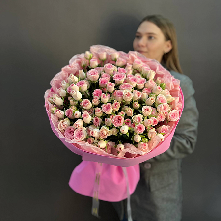 Букет из 21 ветки кустовой розы